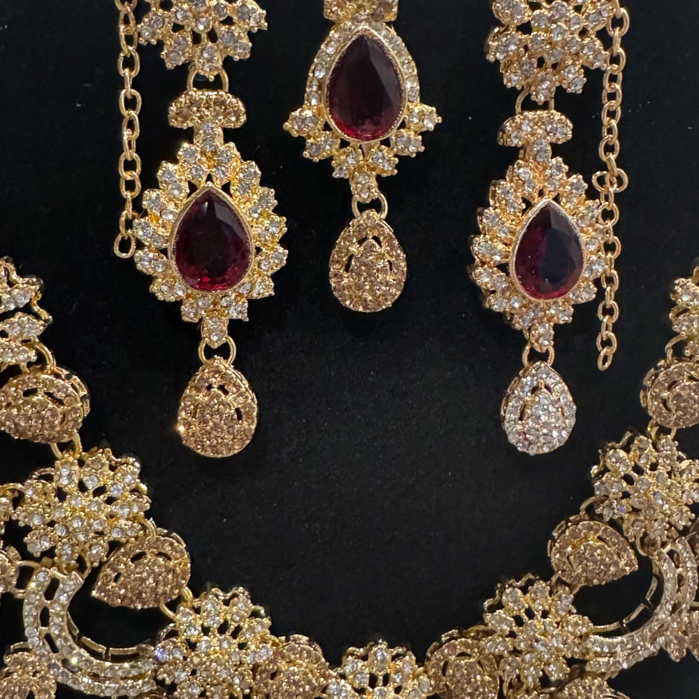 Red and Gold AD set - Picture 10 of 12